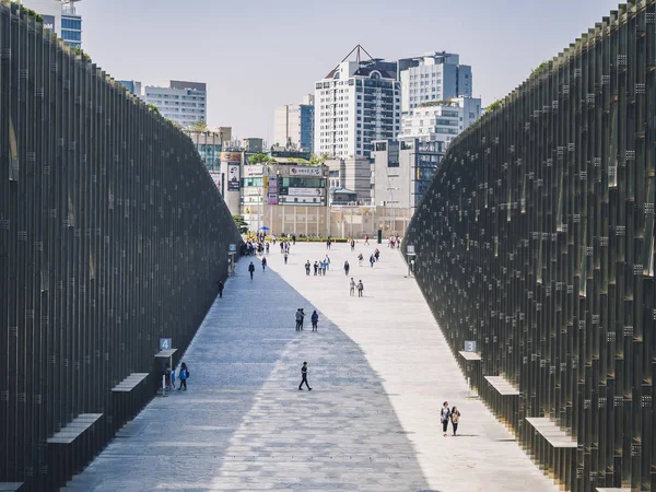 Seoul, Korea Południowa - 15 kwi 2016: Uniwersytet kobieta Ewha nowoczesnej architektury — Zdjęcie stockowe