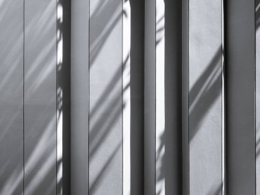 Mimari ayrıntıları beyaz duvardaki gölge aydınlatması 