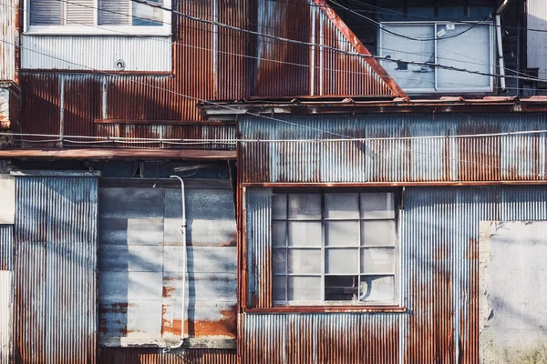 IJzeren muur roest metalen muur Oude huis textuur — Stockfoto