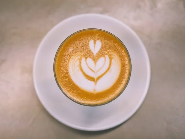 Tazza di caffè sul tavolo Latte art caffè Flat lay Cafe ristorante — Foto Stock