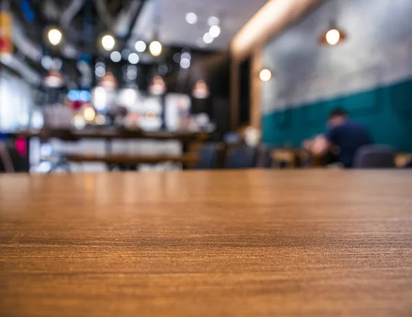 Bordsskiva Café Kafé Inredningsrestaurang med människor sittande oskärpa bakgrund — Stockfoto