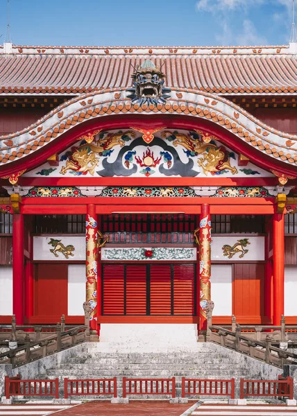 Okinawa, Japonya - 1 Ekim 2019 'da Shuri Şatosu Ryukyu Krallığı Okinawa Landmark' ı ateşe verildi.