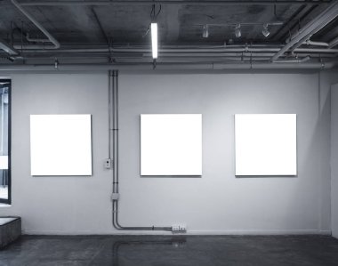 Sanat galerisi boş tuvalini bina duvarına yapıştır