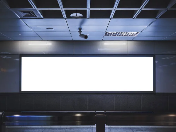 Mock up Banner caixa de luz Media Advertising Sign Panorama estação de metrô interior — Fotografia de Stock