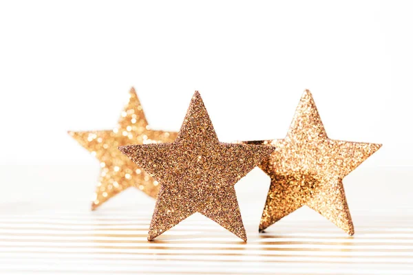 Grupo de estrelas douradas brilhantes texturizadas — Fotografia de Stock