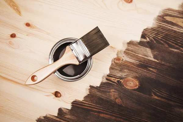 Pincel de pintura na lata — Fotografia de Stock