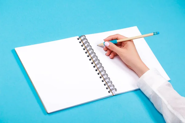 Hand holding pencil — Stock Photo, Image