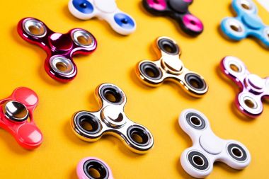 Çok renkli topluca spinners kümesi