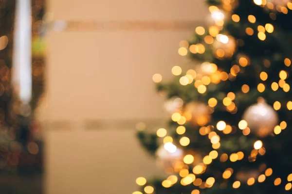 用圣诞树和灯的节日背景模糊 新的一年的背景 — 图库照片