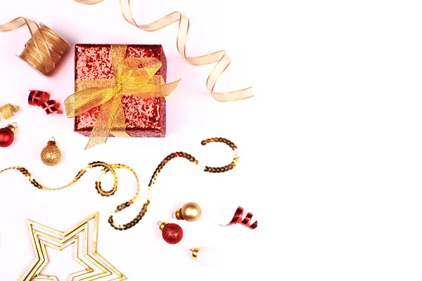 Χρυσό Και Κόκκινες Διακοσμήσεις Χριστουγέννων Κουτί Δώρου Αστέρια Glitters Μπάλες — Φωτογραφία Αρχείου