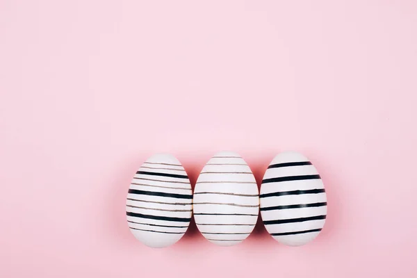 Muitos Ovos Páscoa Fundo Pastel Rosa Moda Ovos São Desenhados — Fotografia de Stock