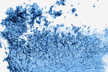 Işıltılı mavi göz gölgeleri