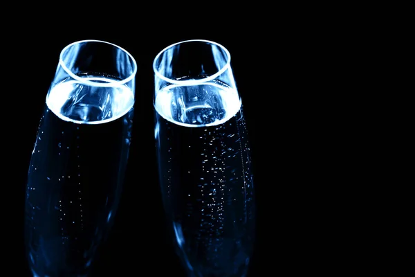 Two glasses of champagne on black stylish background. — Stock Photo, Image
