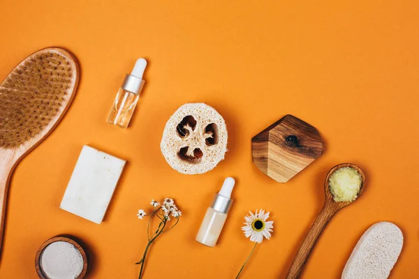 Natural zero resíduos cosméticos em fundo laranja — Fotografia de Stock