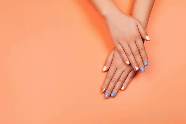 Manicure em cores da moda . — Fotografia de Stock