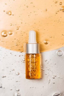 Bir şişe Hyaluronic asit.