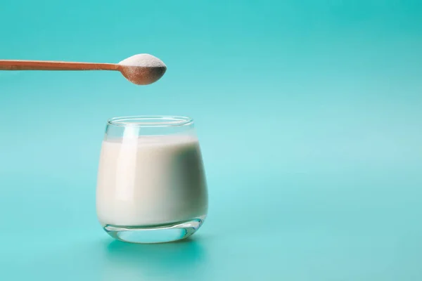 Leche Coco Almendras Con Fondo Azul Colágeno Con Hoja Palma — Foto de Stock