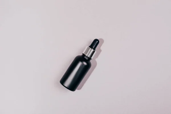 Matte Black Oil Bottle Cosmetics Flat Lay Style — Stock Photo, Image