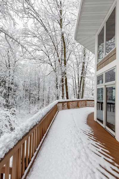 Просторная Палуба Роскошном Доме Снегу Зимой Конфеты Могут Включать Себя Стоковое Фото