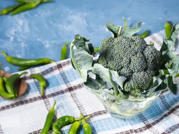 Rå färsk broccoli — Stockfoto