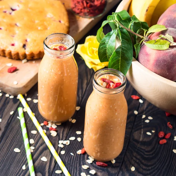 Batido de calabaza, plátano y melocotón. Cuadrado — Foto de Stock