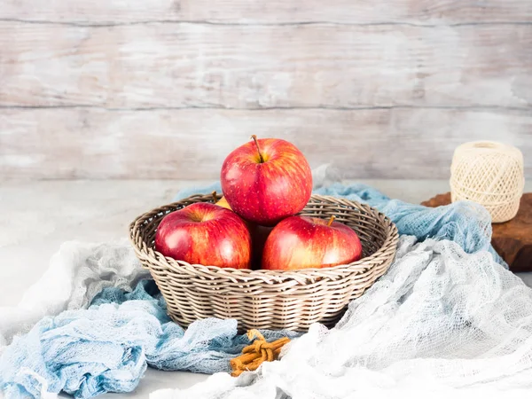 Fresh apples in basket on rustic background — Stock Photo, Image