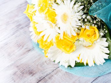 Parlak Paskalya çiçek demet. Bayan gün