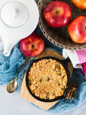 Ev tavada parçalamak elma yaptı. Dikey Üstten Görünüm