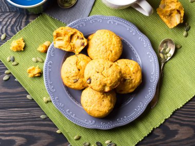 Ev yeşil peçeteye kabak ve elma Muffin yaptım