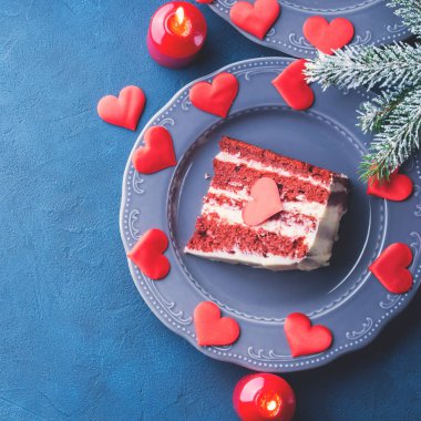 Sevgililer günü tatlı kırmızı kadife pasta dilimi. Kare