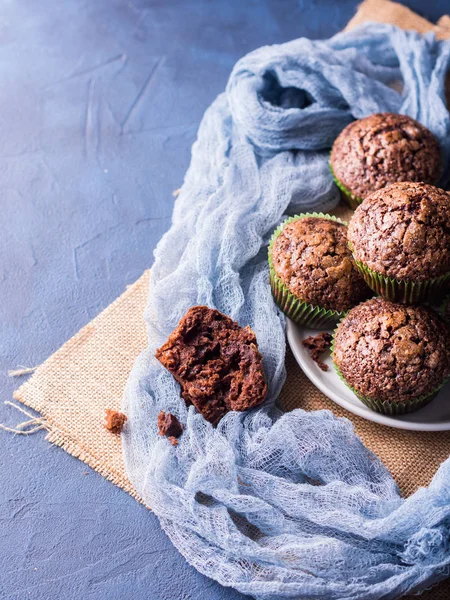 Muffins banane chocolat avec garniture sucre — Photo