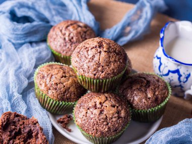 Çikolatalı Muzlu Kek şeker tepesi ile