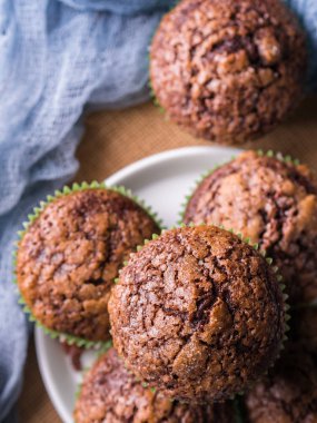 Çikolatalı Muzlu Kek şeker tepesi ile