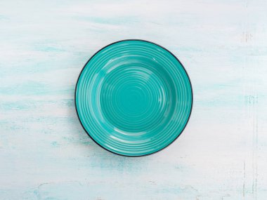 Pastel renkli seramik tabak çanak üstten görünüm arka planı