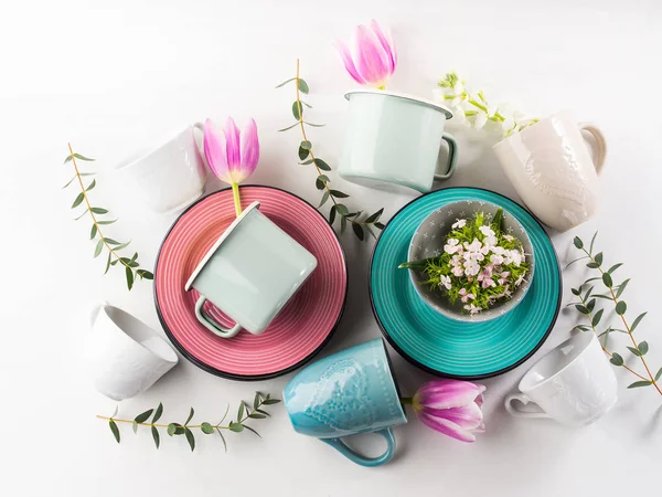 Lente servies concept met tulpen bloemen pastel kleur — Stockfoto