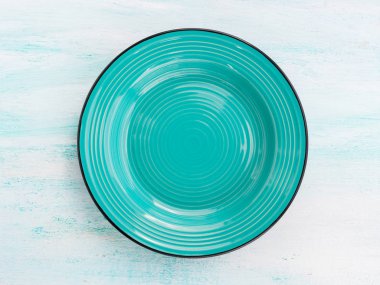 Pastel renkli seramik tabak çanak üstten görünüm arka planı