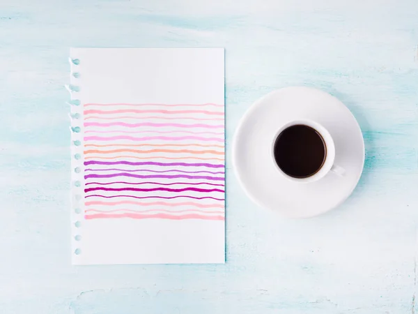 Pastel renk paleti kartı ve fincan kahve arka plan — Stok fotoğraf