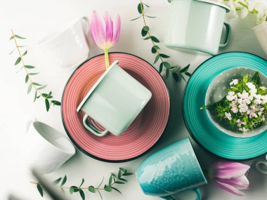 Bahar çanak çömlek kavramı Lale çiçek pastel renk ile