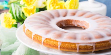 Kek frosting ile. Paskalya Festival tatlı