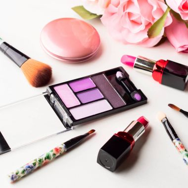 Ürünler ve araçlar pembe Güllü makyaj