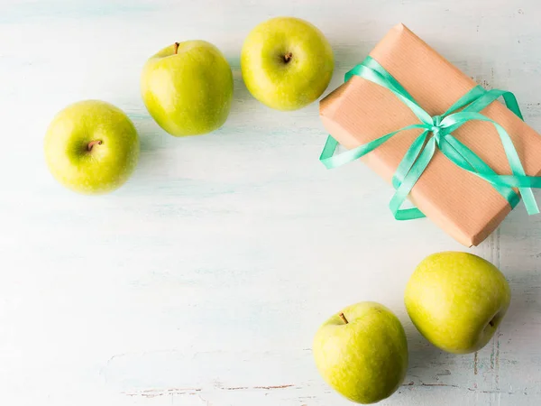 Give health eating healthy food green apples concept — Stock Photo, Image