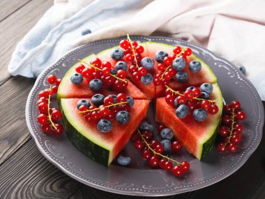 Çilek ile karpuz pizza pasta dilimi