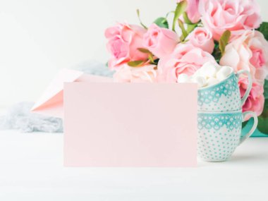 Boş kağıt pembe kart Sevgililer günü davet