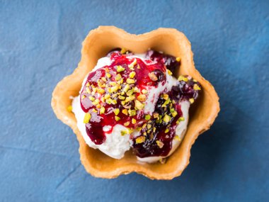 Vanilyalı dondurma kaşık toz gözleme Kupası