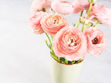 Güzel pembe Düğünçiçeği buket