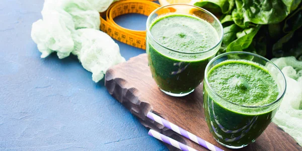 Grüner Detox-Smoothie für die Ernährung — Stockfoto