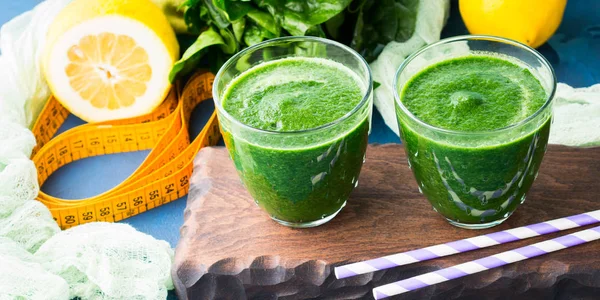 Grüner Detox-Smoothie für die Ernährung — Stockfoto