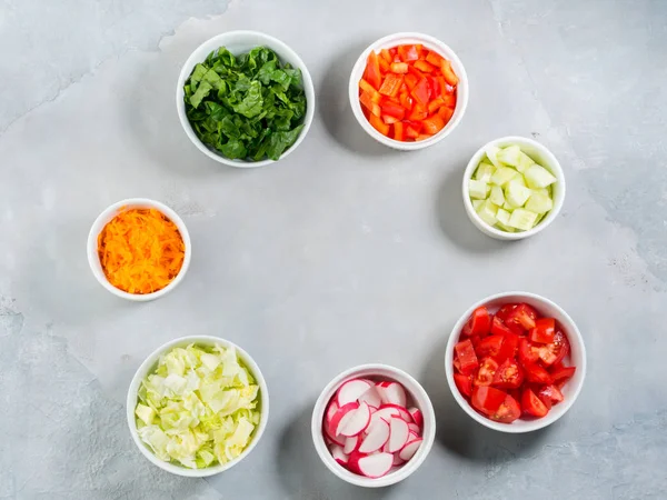 Mezcla de tazones de verduras para ensalada o aperitivos — Foto de Stock