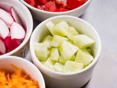 Salata veya aperatifler için sebze kase karışımı