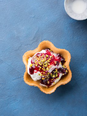 Vanilyalı dondurma kaşık toz gözleme Kupası